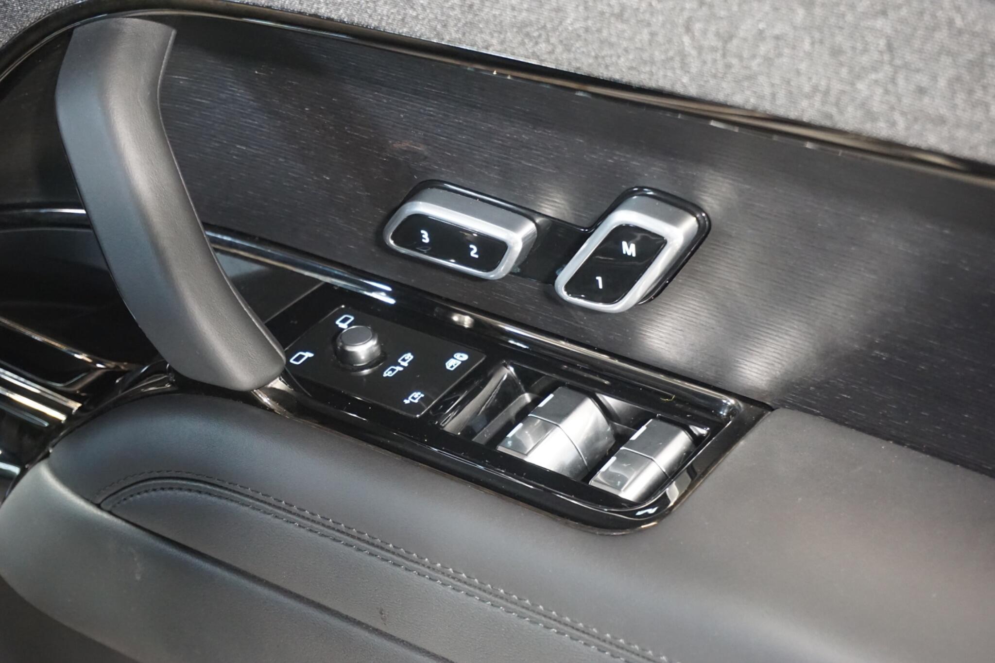 Land Rover Range Rover Sport 3.0 D300 MHEV Dynamic SE SUV 5dr Diesel Auto 4WD Euro 6 (s/s) (300 ps)